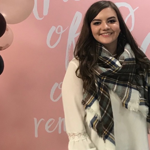 Meet your Posher, Emily - Picture 1 of 1